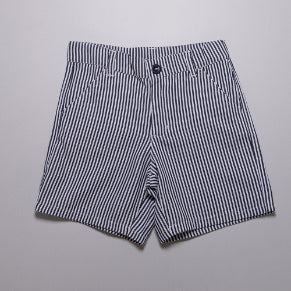 Short con rayas azules