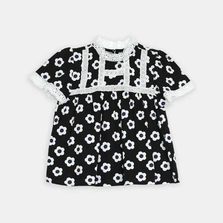 Blusa negra de flores para niña
